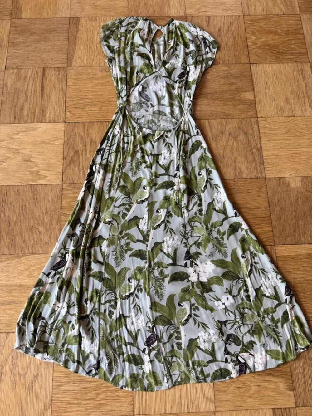 Reformation Gavin Dress Tropical Green Slit Open Back Parrots Birds Butterflies - Picture 4 of 11